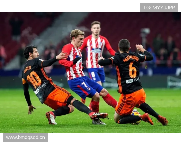 强强对话又崩了？巴萨表面硬刚，实则漏洞藏不住了