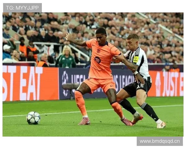 巴萨进攻体系过度依赖边路，表现受限，对赛季走势形成制约