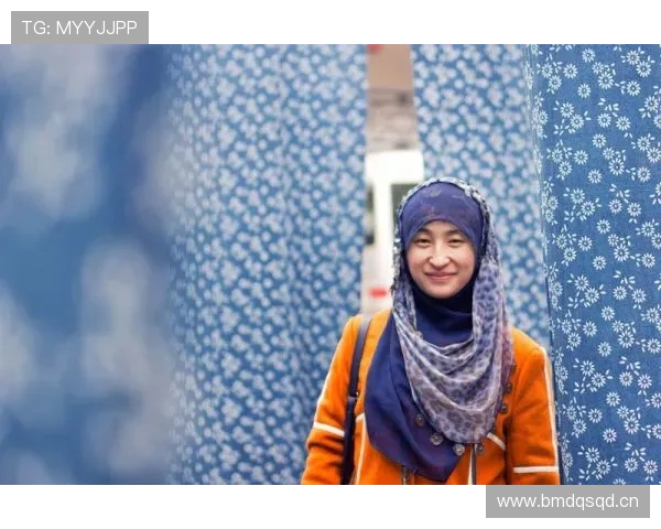 埃琳·安德森随手一张家照就是大平层和名画，我看完钱包默默关机