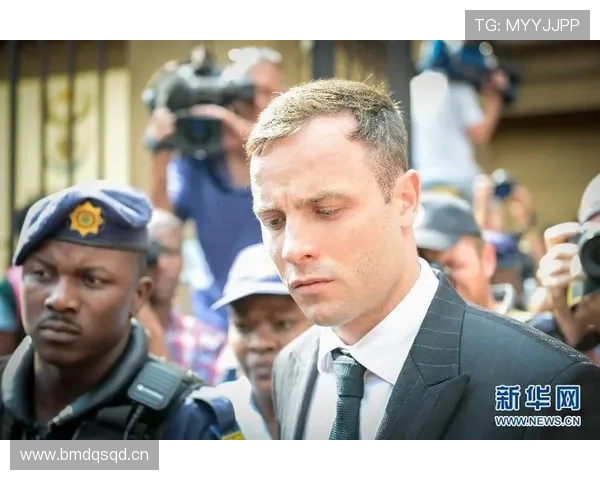 看到奥斯卡·皮斯托瑞斯领奖时的笑容和法庭上那张沉默的脸，像刷到两部完全不同的剧