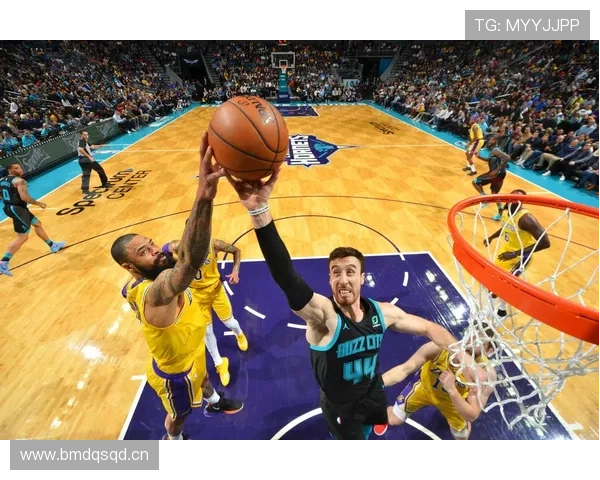 泰森·钱德勒挡拆中路防守效率提升，拉开内线护筐差距